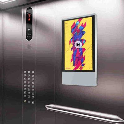 Schermo pubblicitario digitale montato a muro per l'ascensore interno per display pubblicitario personalizzabile