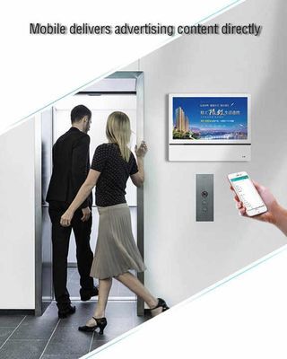 Schermo pubblicitario digitale montato a muro per l'ascensore interno per display pubblicitario personalizzabile